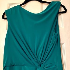 Green sleeveless dress! Beautiful design!